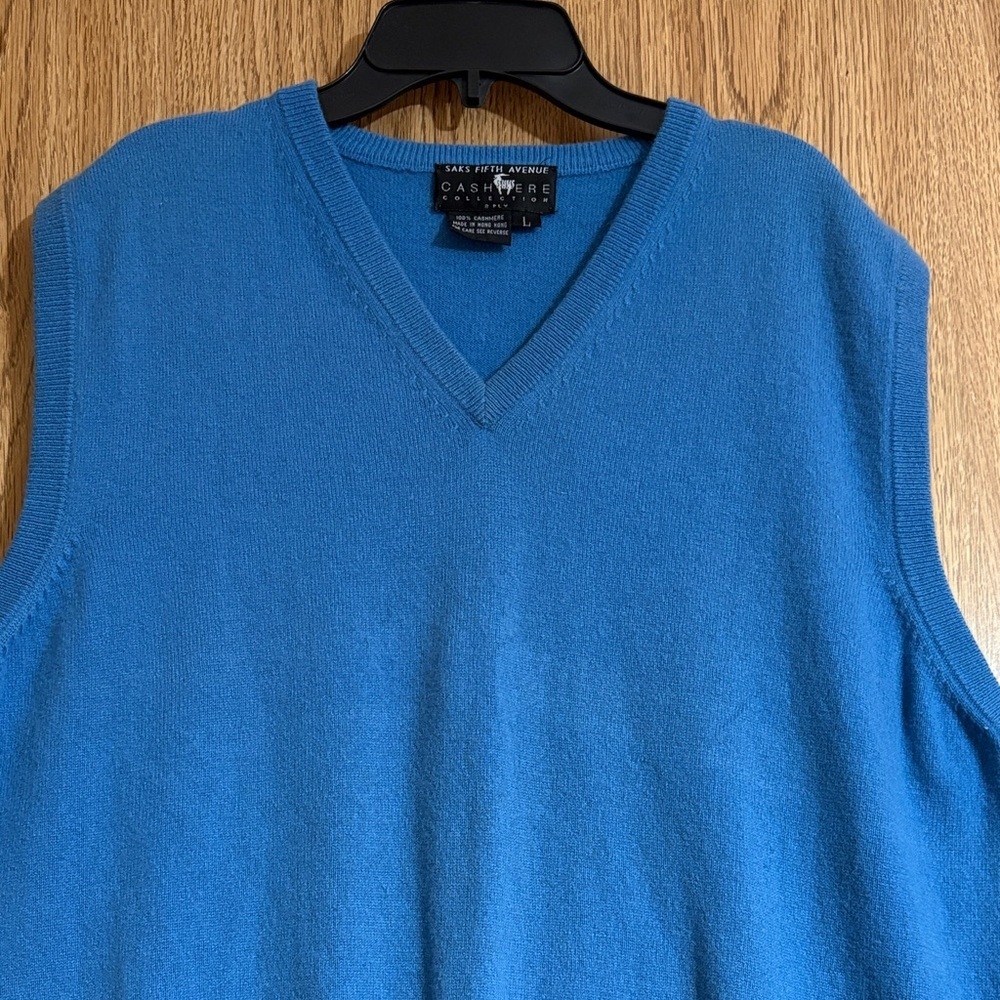 100% Cashmere Saks Fifth Avenue Men's V-Neck Blue Sweater Vest - Picture 6 of 7